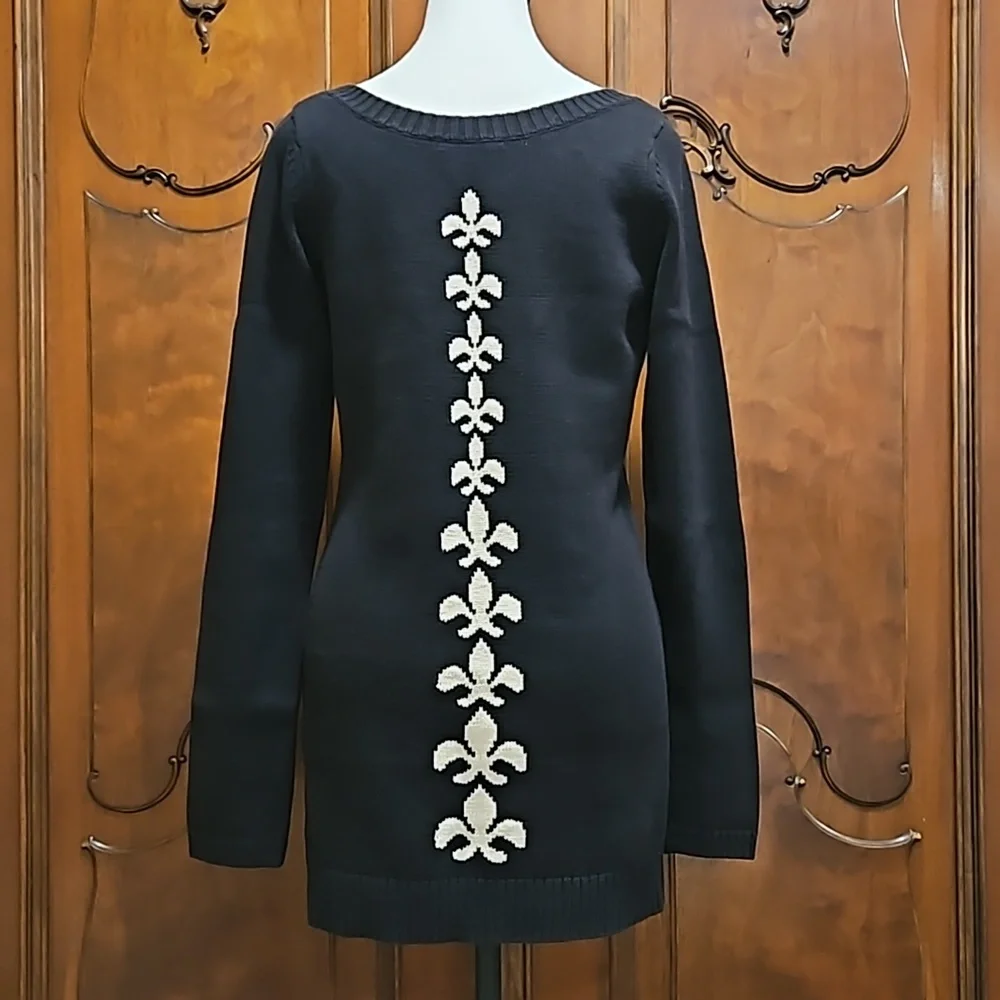 Betsey Johnson Skull Sweater Fleur-de-lis Spine Scoop Neck Sz M Black White - Picture 2 of 9